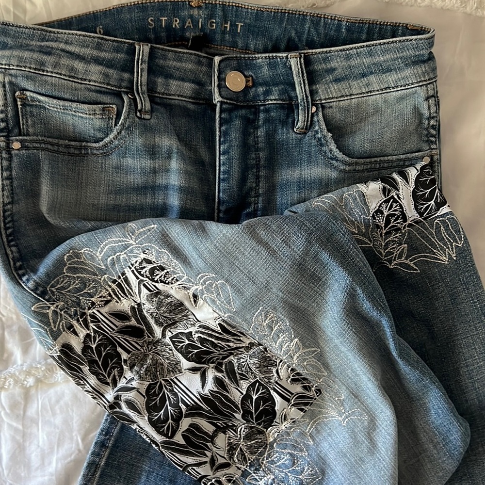 White House Black Market embellished straight crop Jean 6 floral WHBM